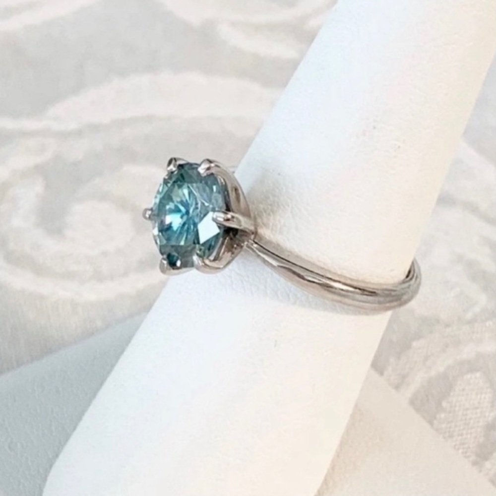 RESTOCKED - 2.0 Ct VVS1 Vivid Blue Moissanite Ring - Picture 3 of 11